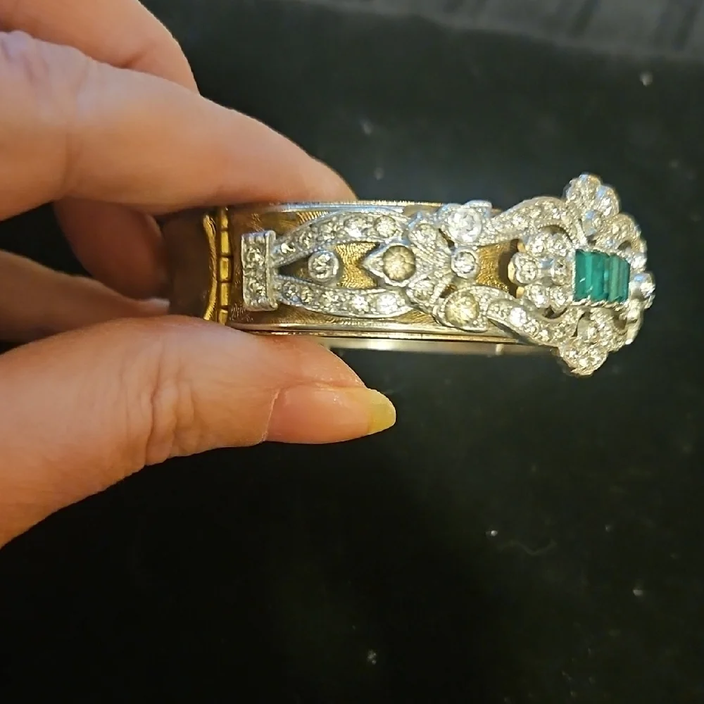 Gold tone vintage Art Deco Bracelet with detailed filigree adorned with stones - Picture 5 of 9